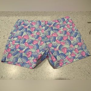 Vineyard Vines Everyday Shorts Women’s Size 8 Pineapples